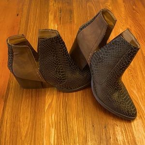 🐊LAURA MARANO ALLIGATOR PRINT LEATHER ANKLE BOOTS